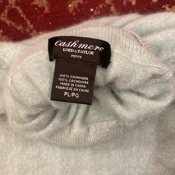 Lord & Taylor Mint Blue 100% Cashmere Turtleneck Sweater - Picture 5 of 6
